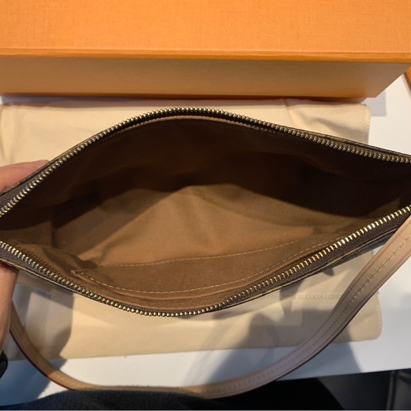 Authentic Louis Vuitton Pochette Accessoires - Picture 6 of 8